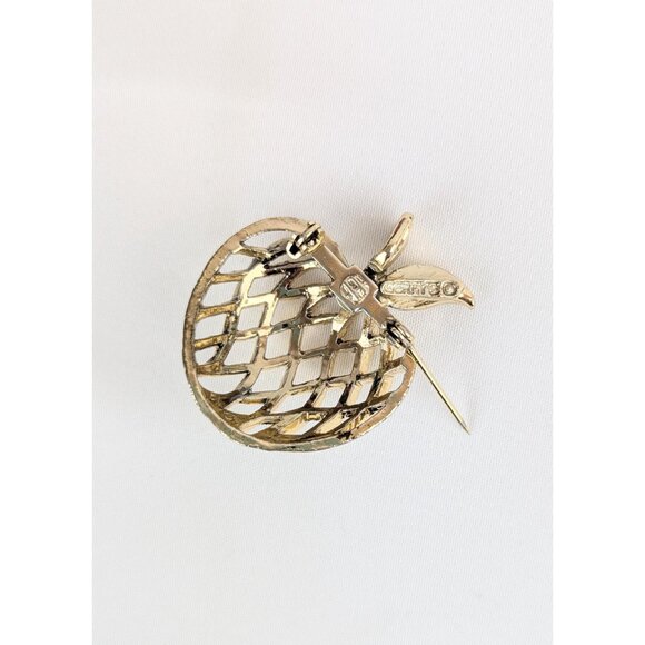Vintage Gerry’s Gold Tone Apple Brooch Pin Open Latticework Fruit Jewelry - Picture 5 of 6